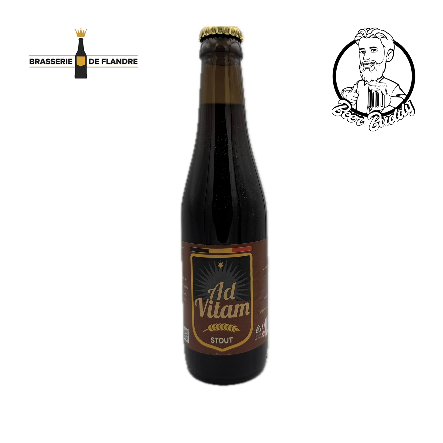 Een donkere glazen fles Ad Vitam Stout-bier, gebrouwen door Brasserie De Flandre, staat gecentreerd tegen een witte achtergrond. Het etiket toont een kroon- en zonnestraalmotief boven de tekst "Ad Vitam Stout" in goud. Dit Belgisch diepdonker stoutbier benadrukt donkere mouten. Het logo van Brasserie De Flandre verschijnt in de linkerbovenhoek.