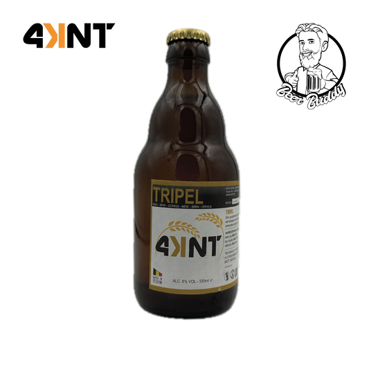 Een bruine glazen fles Brouwerij 4KNT Tripel-bier met een gouden dop, voorzien van een etiket met het merklogo 'Tripel' en een beschrijving in meerdere talen. Het goudblond bier heeft kruidige en fruitige smaken, met een alcoholpercentage van 8% en een inhoud van 330 ml.
